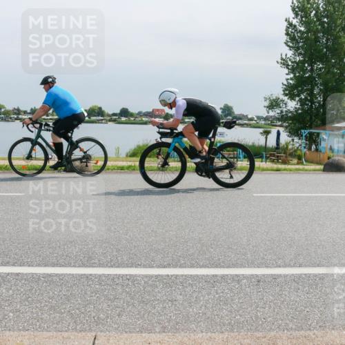 15.06.2025 - 27. Vierlanden-Triathlon H.Heesch http://msf.ph/oto/8030716 15.06.2025 11:31:11 Radfahren 713, 812, 895, 917, 924, 941, 1400 meine-sportfotos.de