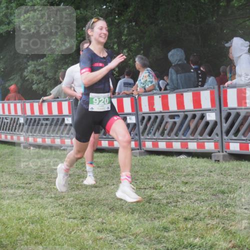21.06.2025 - 27. Vierlanden-Triathlon KatJ http://msf.ph/oto/8030725 15.06.2025 13:39:06 Ziel 745, 789, 824, 920, 1082, 1083, 1084 meine-sportfotos.de