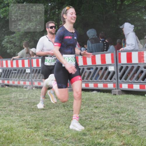 21.06.2025 - 27. Vierlanden-Triathlon KatJ http://msf.ph/oto/8030731 15.06.2025 13:39:06 Ziel 745, 789, 824, 920, 1082, 1083, 1084 meine-sportfotos.de