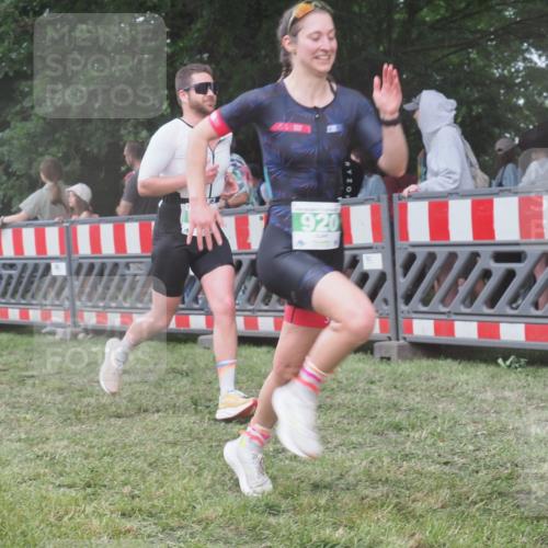21.06.2025 - 27. Vierlanden-Triathlon KatJ http://msf.ph/oto/8030736 15.06.2025 13:39:06 Ziel 745, 789, 824, 920, 1082, 1083, 1084 meine-sportfotos.de