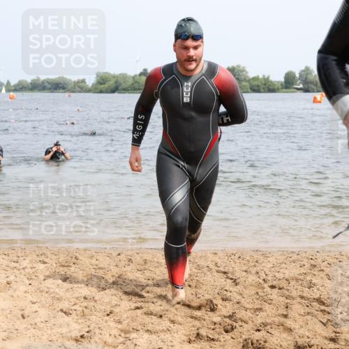 15.06.2025 - 27. Vierlanden-Triathlon Lena Gebhardt http://msf.ph/oto/8030737 15.06.2025 11:08:30 Schwimmen 703, 719, 750, 820, 835, 836, 845, 847, 863 meine-sportfotos.de
