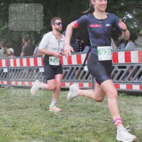 21.06.2025 - 27. Vierlanden-Triathlon KatJ http://msf.ph/oto/8030743 15.06.2025 13:39:06 Ziel 745, 789, 824, 920, 1082, 1083, 1084 meine-sportfotos.de