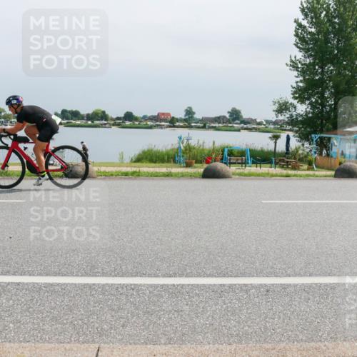 15.06.2025 - 27. Vierlanden-Triathlon H.Heesch http://msf.ph/oto/8030745 15.06.2025 11:31:13 Radfahren 713, 812, 895, 917, 924, 941, 1400 meine-sportfotos.de
