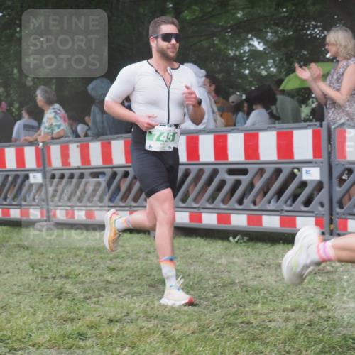 21.06.2025 - 27. Vierlanden-Triathlon KatJ http://msf.ph/oto/8030749 15.06.2025 13:39:07 Ziel 745, 789, 824, 1082, 1083, 1084 meine-sportfotos.de