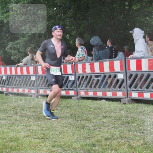 21.06.2025 - 27. Vierlanden-Triathlon KatJ http://msf.ph/oto/8030769 15.06.2025 13:39:08 Ziel 745, 789, 824, 1082, 1083, 1084 meine-sportfotos.de