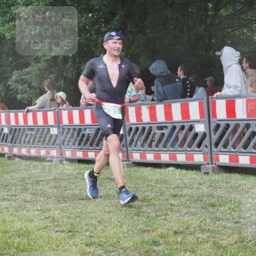 21.06.2025 - 27. Vierlanden-Triathlon KatJ http://msf.ph/oto/8030774 15.06.2025 13:39:08 Ziel 745, 789, 824, 1082, 1083, 1084 meine-sportfotos.de