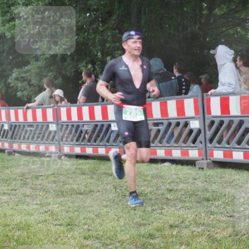 21.06.2025 - 27. Vierlanden-Triathlon KatJ http://msf.ph/oto/8030776 15.06.2025 13:39:08 Ziel 745, 789, 824, 1082, 1083, 1084 meine-sportfotos.de