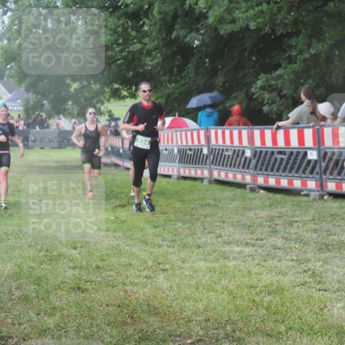 21.06.2025 - 27. Vierlanden-Triathlon KatJ http://msf.ph/oto/8030795 15.06.2025 13:39:10 Ziel 645, 824, 1082, 1083, 1084 meine-sportfotos.de
