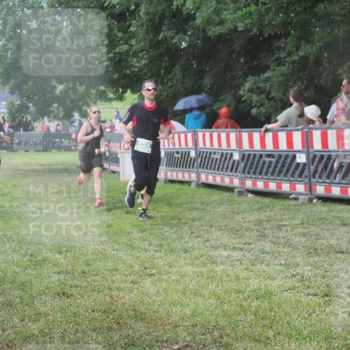 21.06.2025 - 27. Vierlanden-Triathlon KatJ http://msf.ph/oto/8030803 15.06.2025 13:39:10 Ziel 645, 824, 1082, 1083, 1084 meine-sportfotos.de