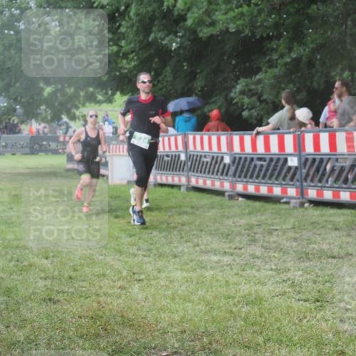 21.06.2025 - 27. Vierlanden-Triathlon KatJ http://msf.ph/oto/8030807 15.06.2025 13:39:10 Ziel 645, 824, 1082, 1083, 1084 meine-sportfotos.de