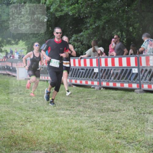 21.06.2025 - 27. Vierlanden-Triathlon KatJ http://msf.ph/oto/8030820 15.06.2025 13:39:11 Ziel 645, 824, 1082, 1083, 1084 meine-sportfotos.de