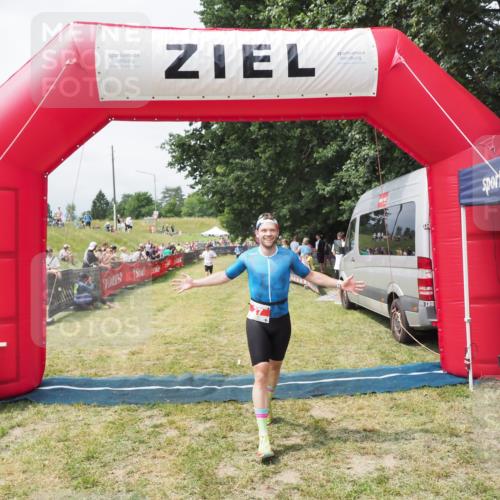 21.06.2025 - 27. Vierlanden-Triathlon MichiJ http://msf.ph/oto/8030847 15.06.2026 12:41:34 Ziel 20, 27 meine-sportfotos.de