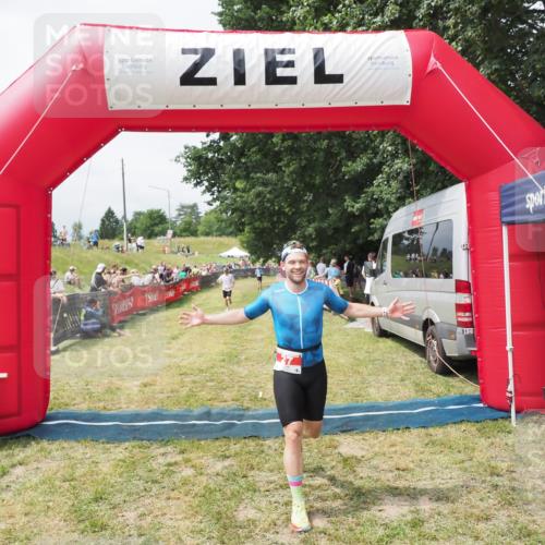 21.06.2025 - 27. Vierlanden-Triathlon MichiJ http://msf.ph/oto/8030850 15.06.2026 12:41:34 Ziel 20, 27 meine-sportfotos.de