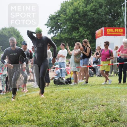 15.06.2025 - 27. Vierlanden-Triathlon KatJ http://msf.ph/oto/8030852 15.06.2025 11:08:33 Schwimmen 719, 750, 820, 835, 836, 845, 847 meine-sportfotos.de