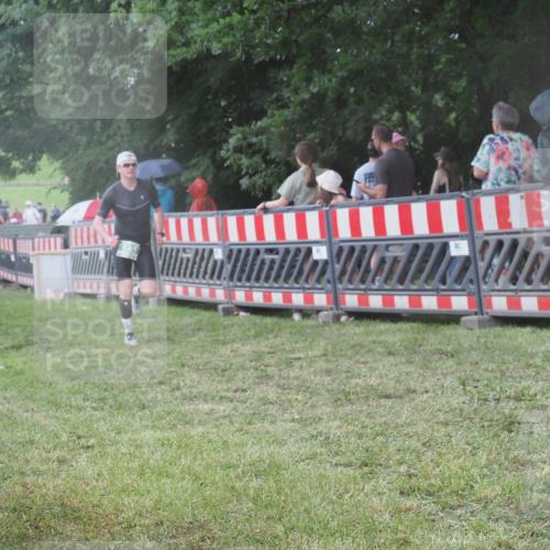 21.06.2025 - 27. Vierlanden-Triathlon KatJ http://msf.ph/oto/8030857 15.06.2025 13:39:18 Ziel 645, 739 meine-sportfotos.de