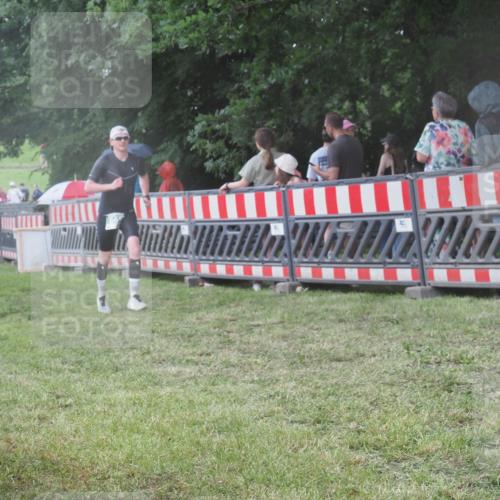 21.06.2025 - 27. Vierlanden-Triathlon KatJ http://msf.ph/oto/8030862 15.06.2025 13:39:18 Ziel 645, 739 meine-sportfotos.de