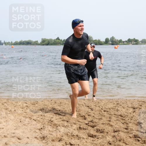 15.06.2025 - 27. Vierlanden-Triathlon Lena Gebhardt http://msf.ph/oto/8030869 15.06.2025 11:08:44 Schwimmen 671, 703, 719, 720, 852, 863 meine-sportfotos.de
