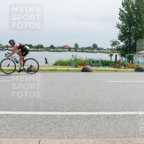 15.06.2025 - 27. Vierlanden-Triathlon H.Heesch http://msf.ph/oto/8030878 15.06.2025 11:31:53 Radfahren 113, 252, 898, 913 meine-sportfotos.de