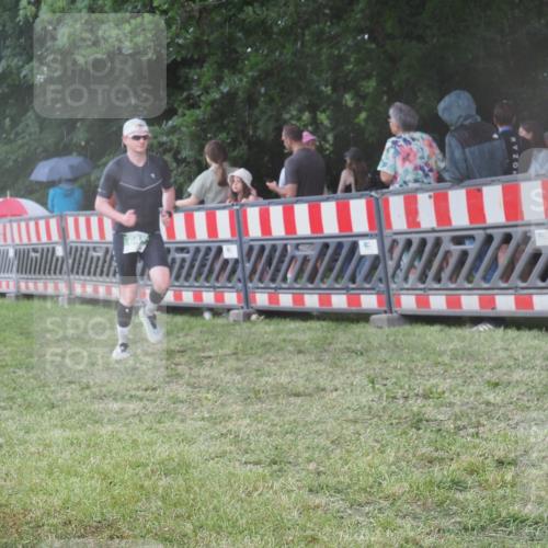 21.06.2025 - 27. Vierlanden-Triathlon KatJ http://msf.ph/oto/8030880 15.06.2025 13:39:19 Ziel 645, 739 meine-sportfotos.de