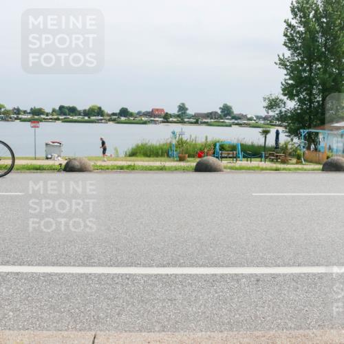 15.06.2025 - 27. Vierlanden-Triathlon H.Heesch http://msf.ph/oto/8030884 15.06.2025 11:31:53 Radfahren 113, 252, 898, 913 meine-sportfotos.de