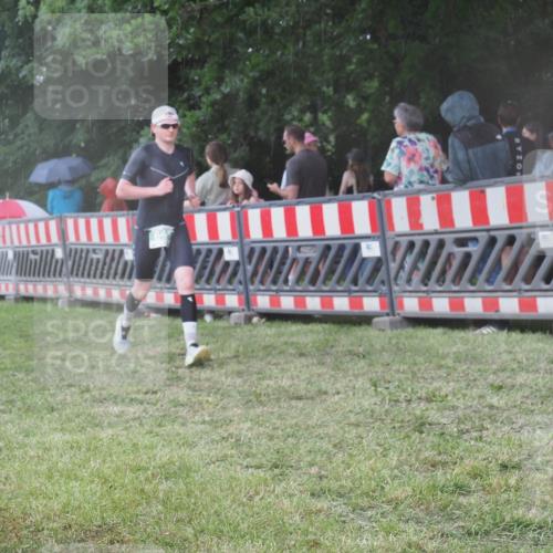 21.06.2025 - 27. Vierlanden-Triathlon KatJ http://msf.ph/oto/8030886 15.06.2025 13:39:19 Ziel 645, 739 meine-sportfotos.de