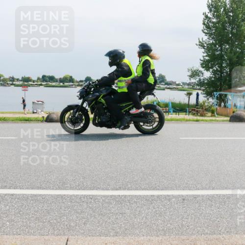15.06.2025 - 27. Vierlanden-Triathlon H.Heesch http://msf.ph/oto/8030906 15.06.2025 11:31:55 Radfahren 113, 252, 761, 898, 913 meine-sportfotos.de