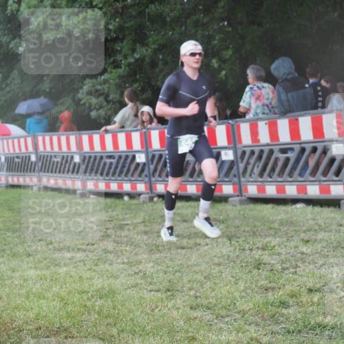 21.06.2025 - 27. Vierlanden-Triathlon KatJ http://msf.ph/oto/8030910 15.06.2025 13:39:20 Ziel 645, 739, 909 meine-sportfotos.de