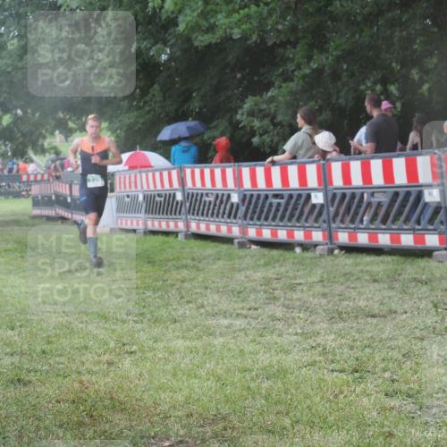 21.06.2025 - 27. Vierlanden-Triathlon KatJ http://msf.ph/oto/8030916 15.06.2025 13:39:21 Ziel 645, 739, 909 meine-sportfotos.de