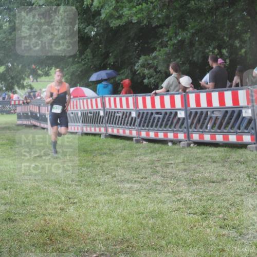 21.06.2025 - 27. Vierlanden-Triathlon KatJ http://msf.ph/oto/8030922 15.06.2025 13:39:21 Ziel 645, 739, 909 meine-sportfotos.de