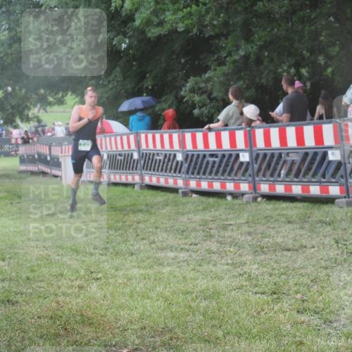 21.06.2025 - 27. Vierlanden-Triathlon KatJ http://msf.ph/oto/8030929 15.06.2025 13:39:21 Ziel 645, 739, 909 meine-sportfotos.de