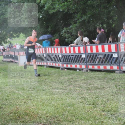 21.06.2025 - 27. Vierlanden-Triathlon KatJ http://msf.ph/oto/8030932 15.06.2025 13:39:21 Ziel 645, 739, 909 meine-sportfotos.de
