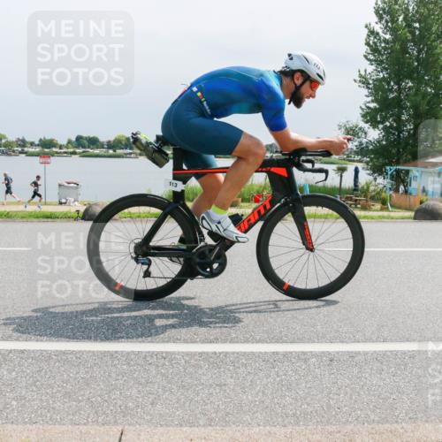 15.06.2025 - 27. Vierlanden-Triathlon H.Heesch http://msf.ph/oto/8030934 15.06.2025 11:31:56 Radfahren 113, 761, 898, 913 meine-sportfotos.de