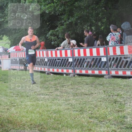 21.06.2025 - 27. Vierlanden-Triathlon KatJ http://msf.ph/oto/8030937 15.06.2025 13:39:21 Ziel 645, 739, 909 meine-sportfotos.de