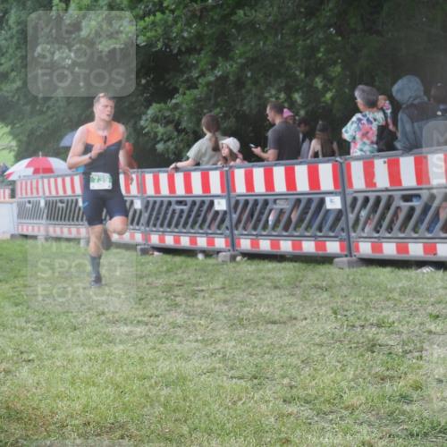 21.06.2025 - 27. Vierlanden-Triathlon KatJ http://msf.ph/oto/8030939 15.06.2025 13:39:22 Ziel 739, 909 meine-sportfotos.de