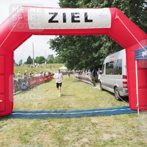 21.06.2025 - 27. Vierlanden-Triathlon MichiJ http://msf.ph/oto/8030941 15.06.2026 12:41:37 Ziel 20, 27 meine-sportfotos.de