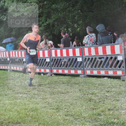 21.06.2025 - 27. Vierlanden-Triathlon KatJ http://msf.ph/oto/8030951 15.06.2025 13:39:22 Ziel 739, 909 meine-sportfotos.de