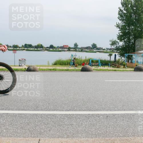 15.06.2025 - 27. Vierlanden-Triathlon H.Heesch http://msf.ph/oto/8030953 15.06.2025 11:31:58 Radfahren 113, 761, 898, 913 meine-sportfotos.de