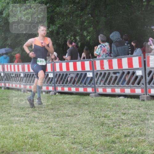 21.06.2025 - 27. Vierlanden-Triathlon KatJ http://msf.ph/oto/8030956 15.06.2025 13:39:22 Ziel 739, 909 meine-sportfotos.de
