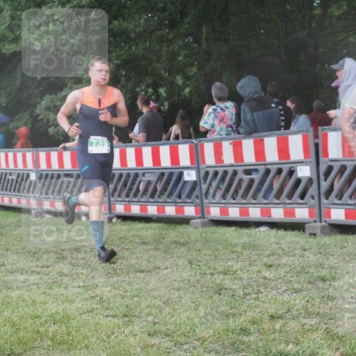 21.06.2025 - 27. Vierlanden-Triathlon KatJ http://msf.ph/oto/8030957 15.06.2025 13:39:22 Ziel 739, 909 meine-sportfotos.de