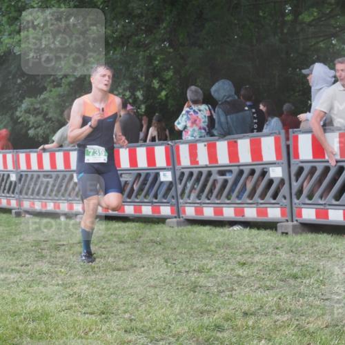 21.06.2025 - 27. Vierlanden-Triathlon KatJ http://msf.ph/oto/8030962 15.06.2025 13:39:22 Ziel 739, 909 meine-sportfotos.de