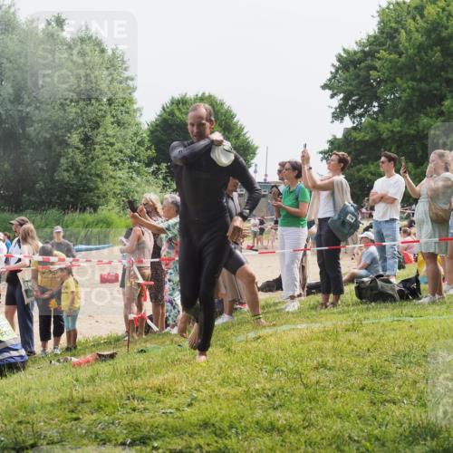 15.06.2025 - 27. Vierlanden-Triathlon KatJ http://msf.ph/oto/8030969 15.06.2025 11:08:41 Schwimmen 671, 703, 719, 720, 750, 820, 836, 863 meine-sportfotos.de