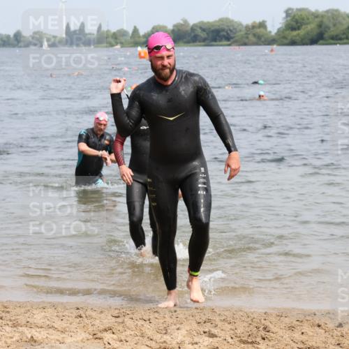 15.06.2025 - 27. Vierlanden-Triathlon Lena Gebhardt http://msf.ph/oto/8030970 15.06.2025 11:09:08 Schwimmen 776, 811, 816, 829, 846 meine-sportfotos.de