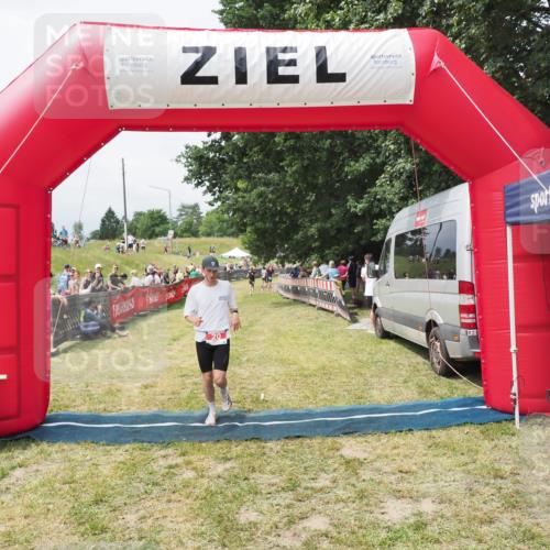21.06.2025 - 27. Vierlanden-Triathlon MichiJ http://msf.ph/oto/8030975 15.06.2026 12:41:39 Ziel 20, 27 meine-sportfotos.de