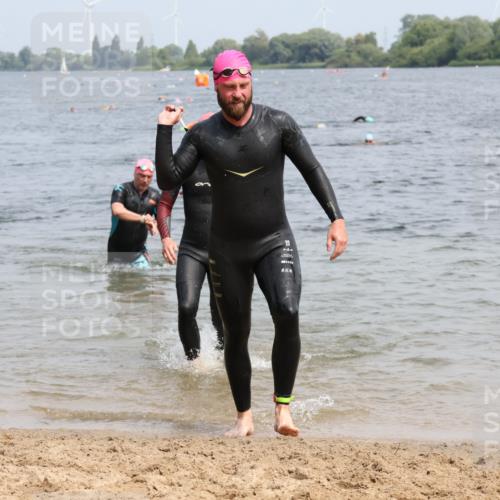 15.06.2025 - 27. Vierlanden-Triathlon Lena Gebhardt http://msf.ph/oto/8030977 15.06.2025 11:09:08 Schwimmen 776, 811, 816, 829, 846 meine-sportfotos.de