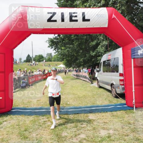 21.06.2025 - 27. Vierlanden-Triathlon MichiJ http://msf.ph/oto/8030987 15.06.2026 12:41:40 Ziel 20, 27 meine-sportfotos.de
