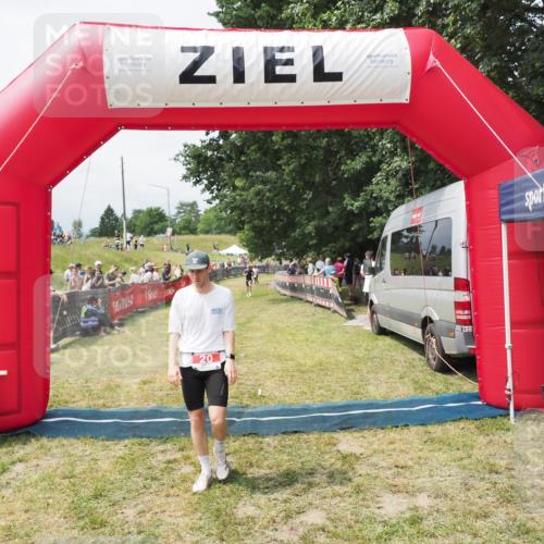 21.06.2025 - 27. Vierlanden-Triathlon MichiJ http://msf.ph/oto/8030994 15.06.2026 12:41:40 Ziel 20, 27 meine-sportfotos.de