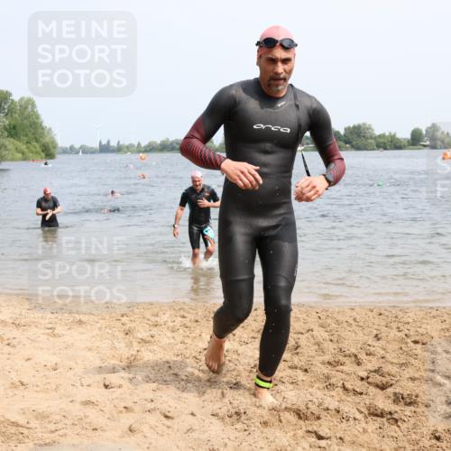 15.06.2025 - 27. Vierlanden-Triathlon Lena Gebhardt http://msf.ph/oto/8031015 15.06.2025 11:09:14 Schwimmen 776, 811, 816, 829, 846 meine-sportfotos.de