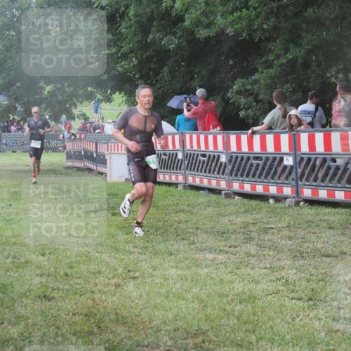 21.06.2025 - 27. Vierlanden-Triathlon KatJ http://msf.ph/oto/8031036 15.06.2025 13:39:40 Ziel 780, 834, 929 meine-sportfotos.de