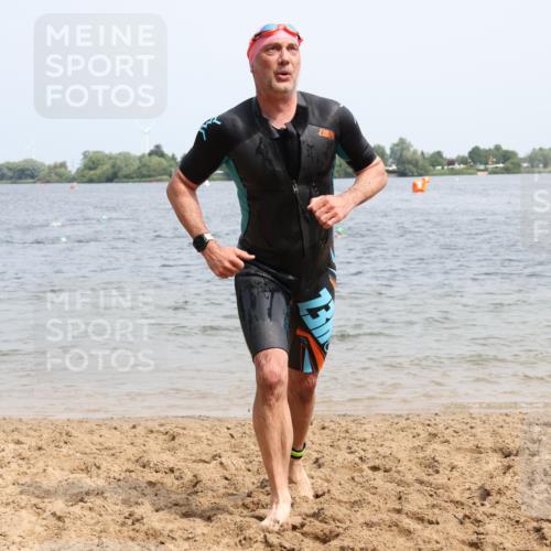 15.06.2025 - 27. Vierlanden-Triathlon Lena Gebhardt http://msf.ph/oto/8031040 15.06.2025 11:09:18 Schwimmen 776, 811, 829, 846 meine-sportfotos.de
