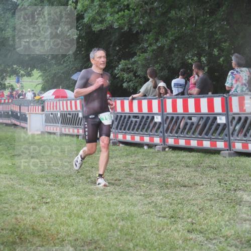21.06.2025 - 27. Vierlanden-Triathlon KatJ http://msf.ph/oto/8031047 15.06.2025 13:39:40 Ziel 780, 834, 929 meine-sportfotos.de